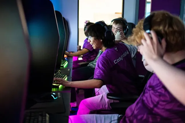 Students playing e-sports in a group