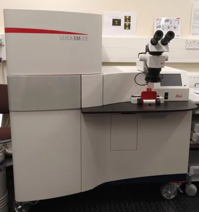 High pressure freezer