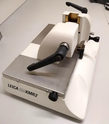Leica KM2 knifemaker
