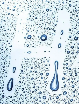 H written in water droplets condensation