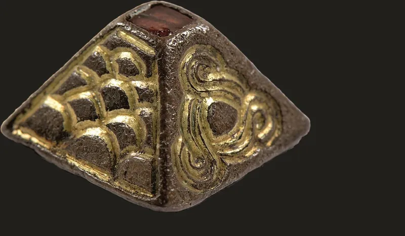 Anglo-Saxon Pyramid Mount