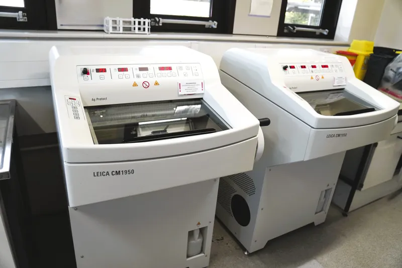 Photo of Leica CM 1950 cryostats