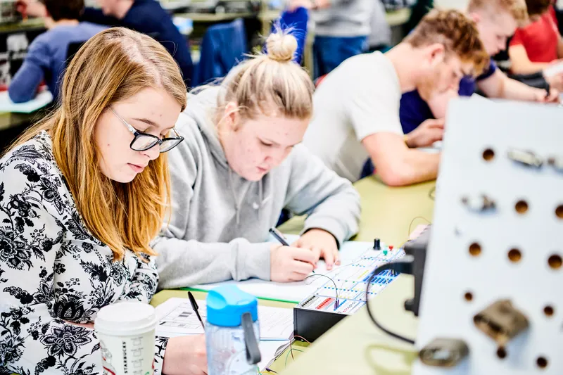 UG students doing electronics lab