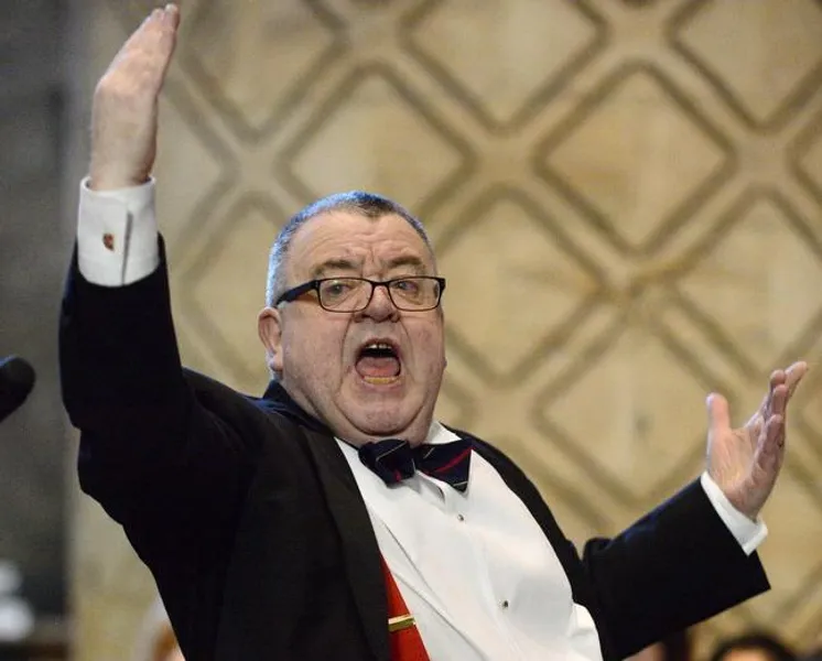 Jeremy Dibble conducting in Durham Cathedral 