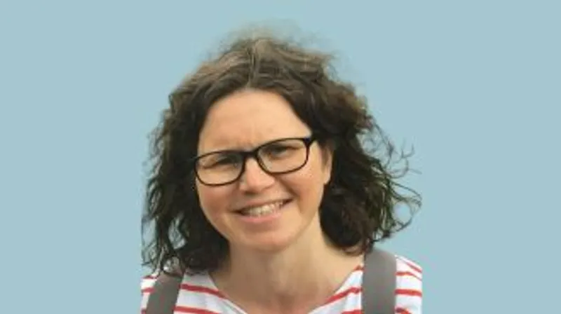 Head & shoulder shot of Laura Masterman