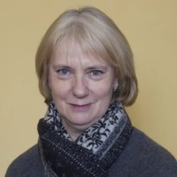 Head shot of Prof Elizabeth Edwards