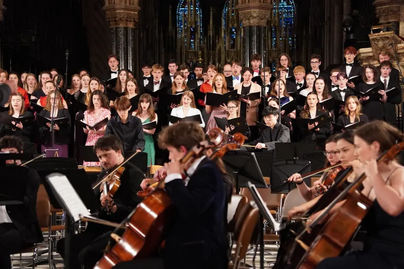 Choral singers and orchestral players in Durham Cathedral
