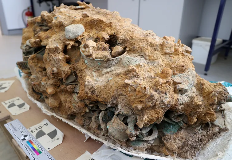 “The block”, containing remnants of Iron Age metalwork corroded together into a single mass.