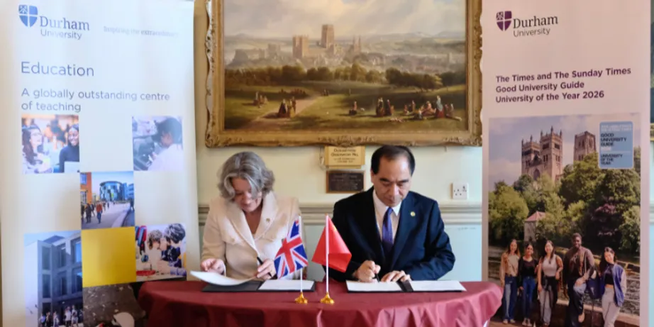Vice-Chancellor Professor Karen O’Brien and PKU President Professor Gong Qihuang, signing a document