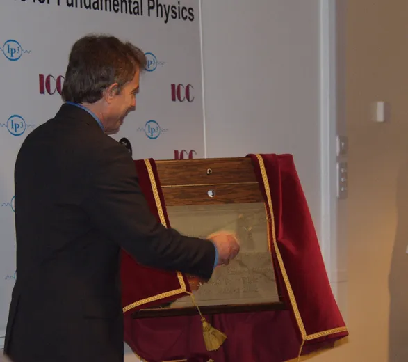 Tony Blair unveils plaque to commemorate opening of Ogden East building